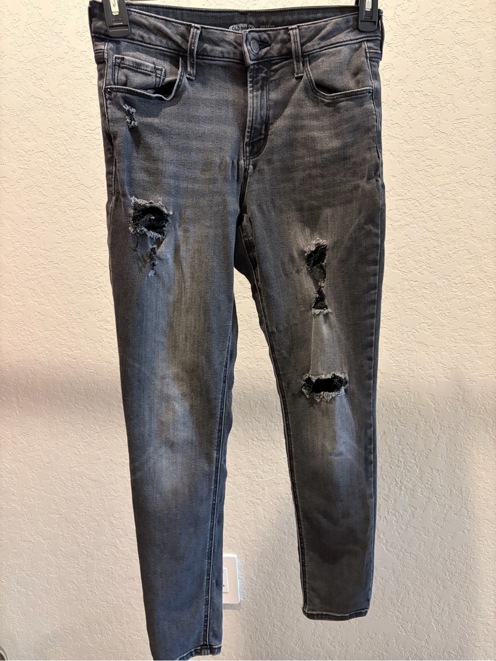 Old Navy Rockstar Girls size 6 Ripped Skinny Jeans - Gray